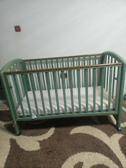 Pătuț de lemn,cu sertar