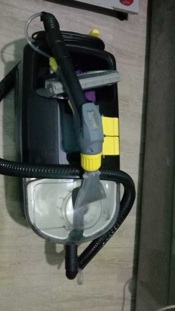 Продам моющий пылесос KARCHER PUZZI 10/1