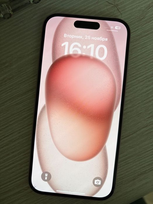 iPhone 15, розовый