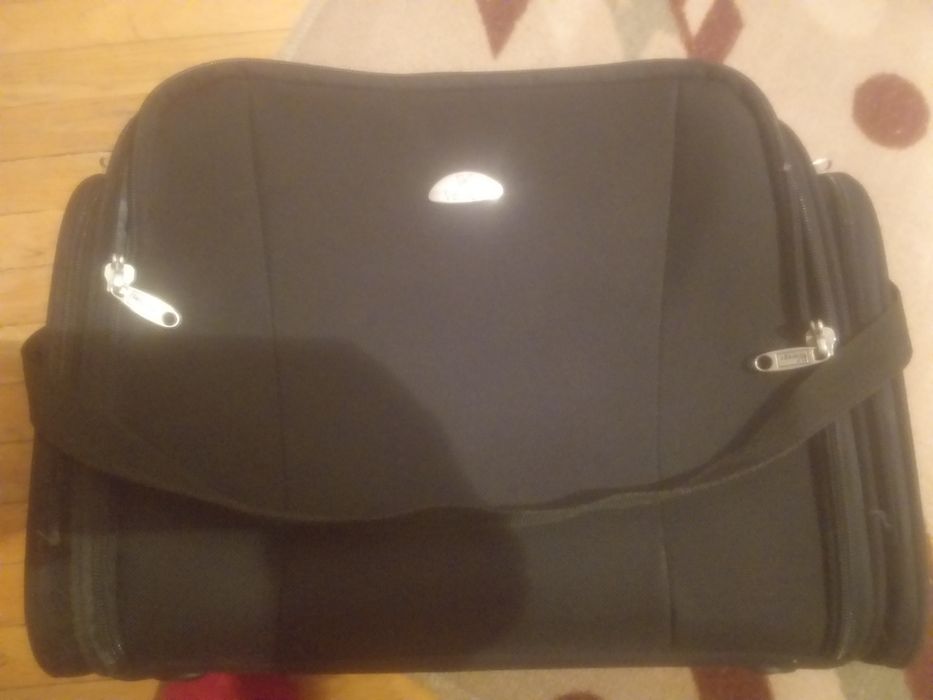 Чанта за лаптоп,документи и място за багаж