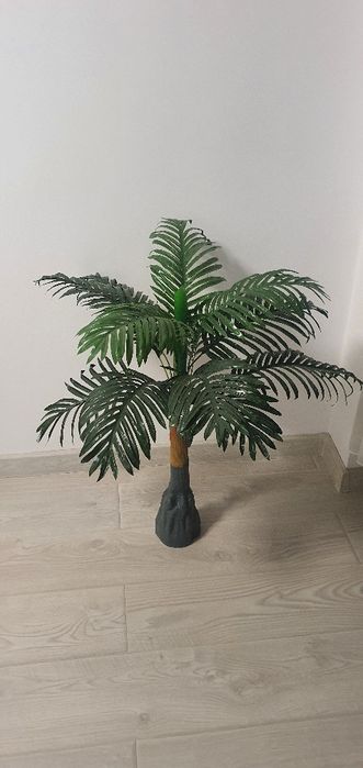 Vand planta artificiala foarte realista