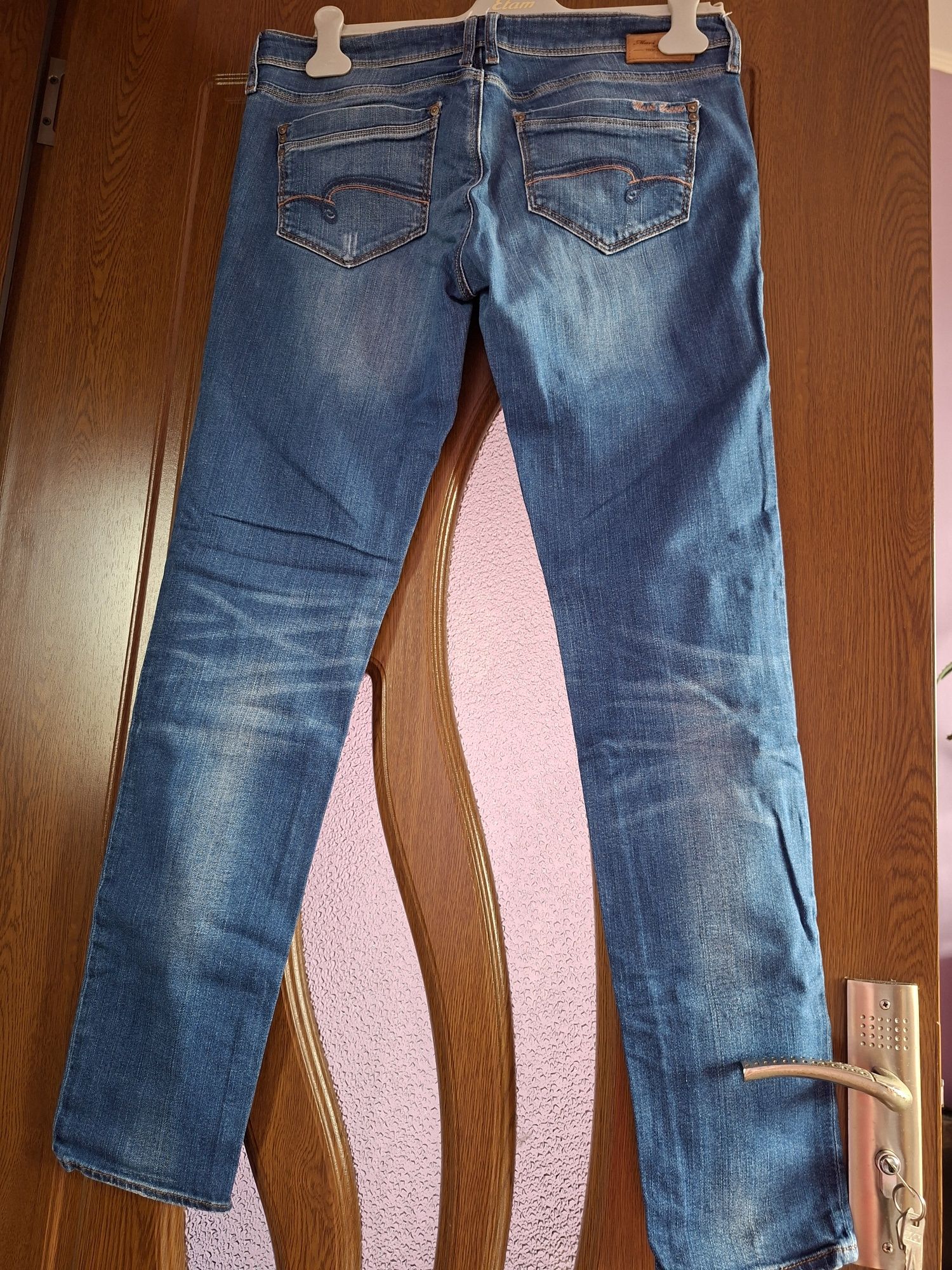 Vând Blugi Damă Mavi Jeans Mărimea L  Noi