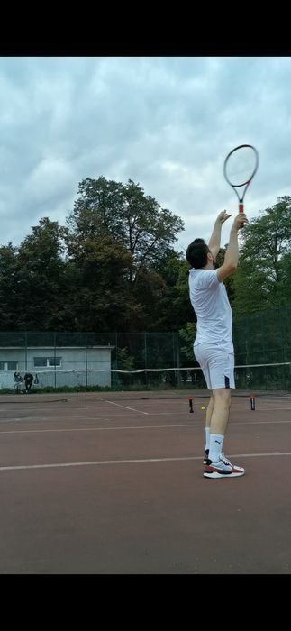 Antrenor tenis de câmp