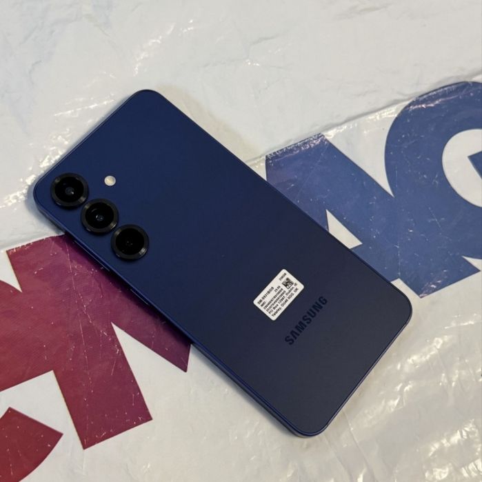 КАТО НОВ 256GB Samsung S25 Гаранция ЕМАГ 2027 Navy / Син