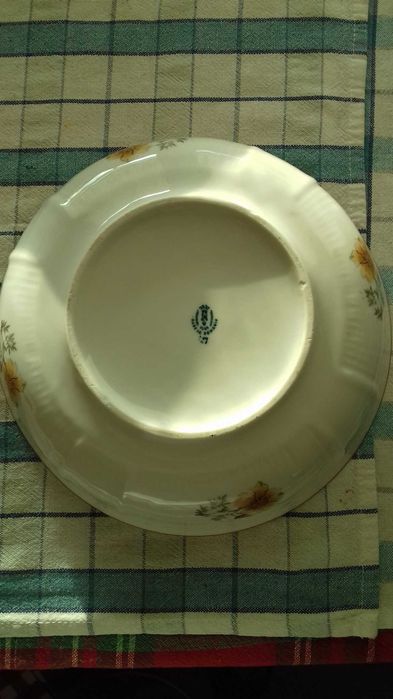 порцеланов сервиз за хранене