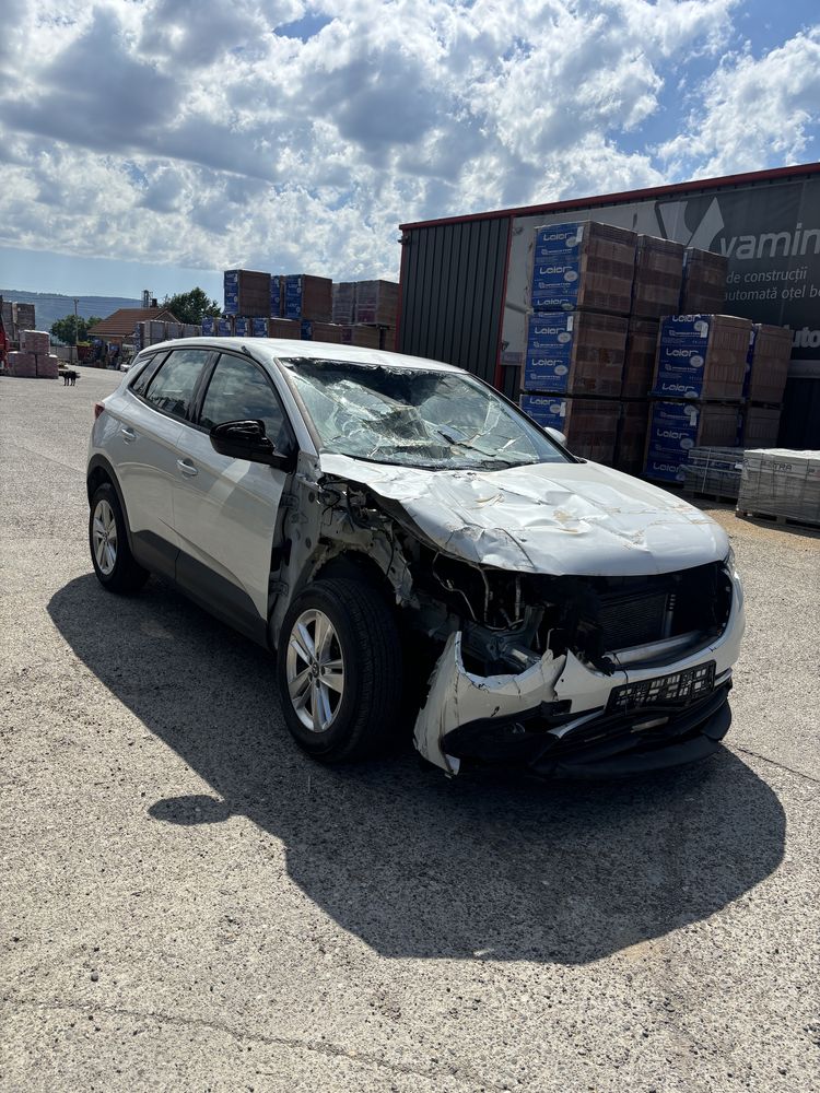 Opel grandland x avariat
