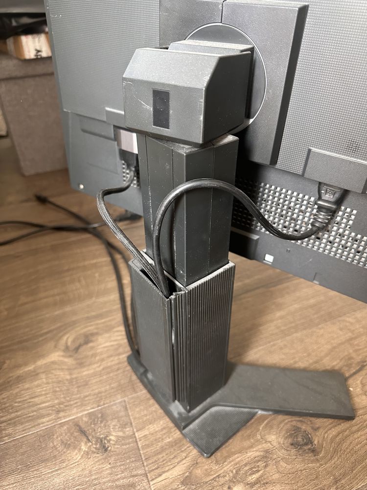 Eizo монитор r22
