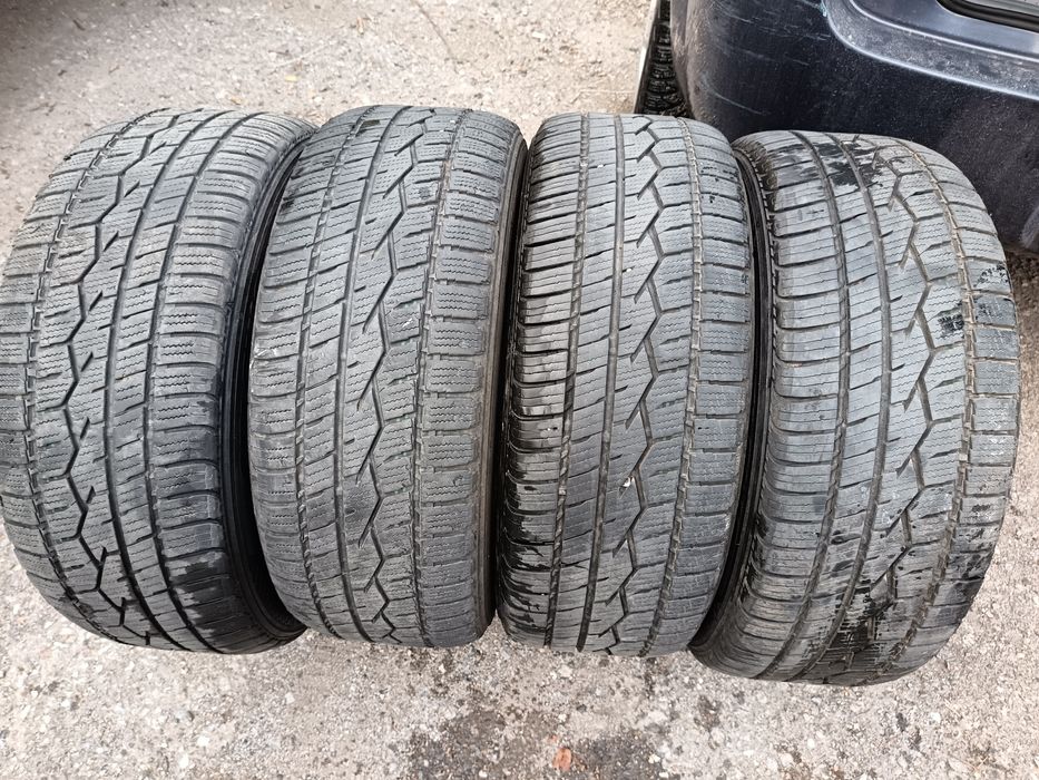 Все сезонни гуми  Toyo celsius