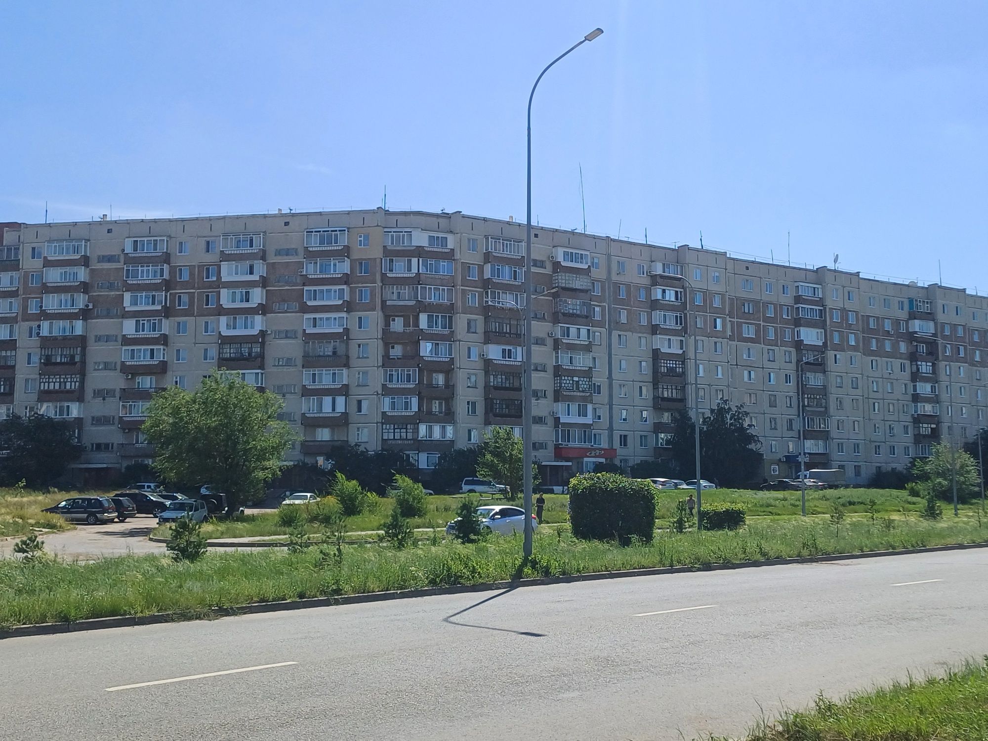 Продам двух комнатную квартиру 7мкр 15 дом .9этаж