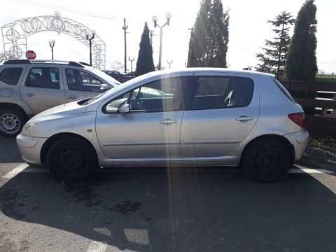 Dezmembrez Peugeot 307 an 2004 motor 2.0 HDI tip RHY