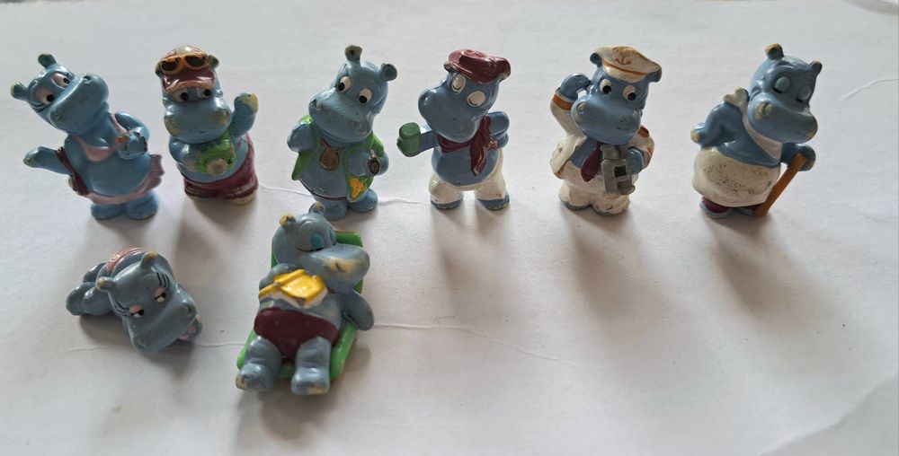 Киндер игрушки бегемотики