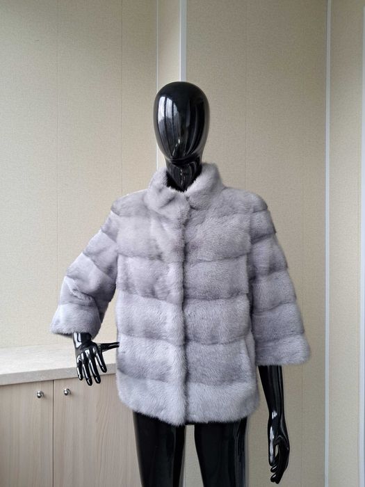 Haina de blana nurcă / vizon divină, incredibil. Culoare safir