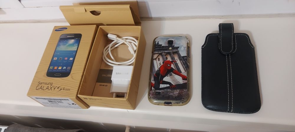 Телефон Samsung s4 mini