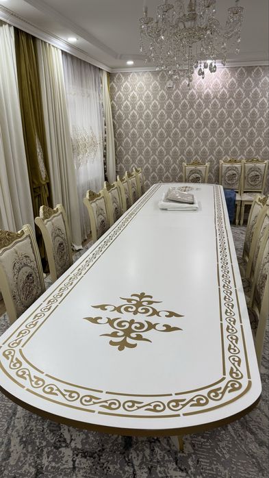 Стол для гостинный