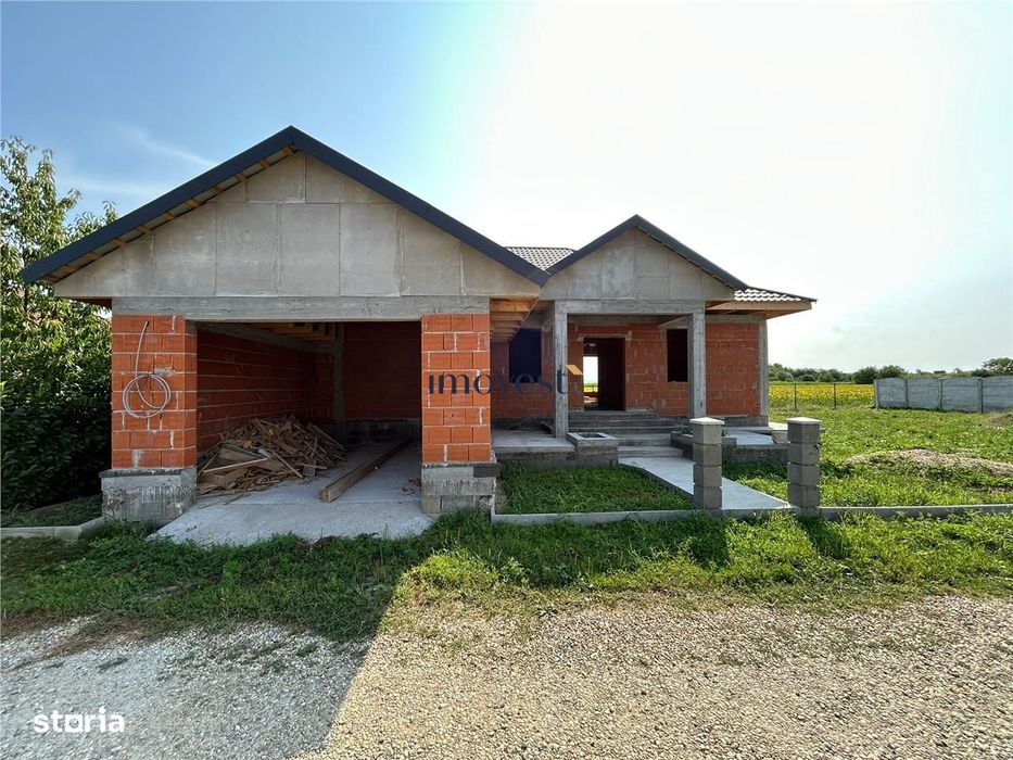 Casa la rosu de Vanzare