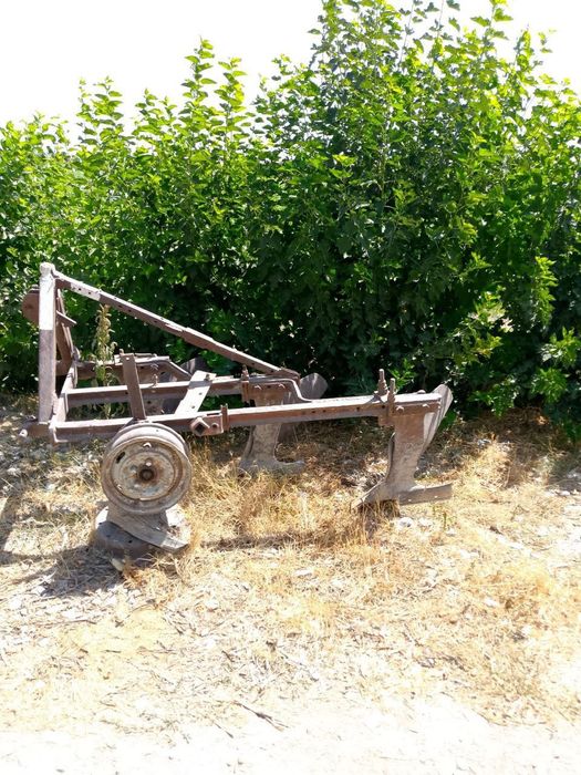 Yumz traktor sotiladi