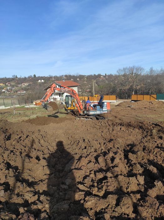 Услуга с мини багер 3т дренажи ями основи изкореняване на дървета