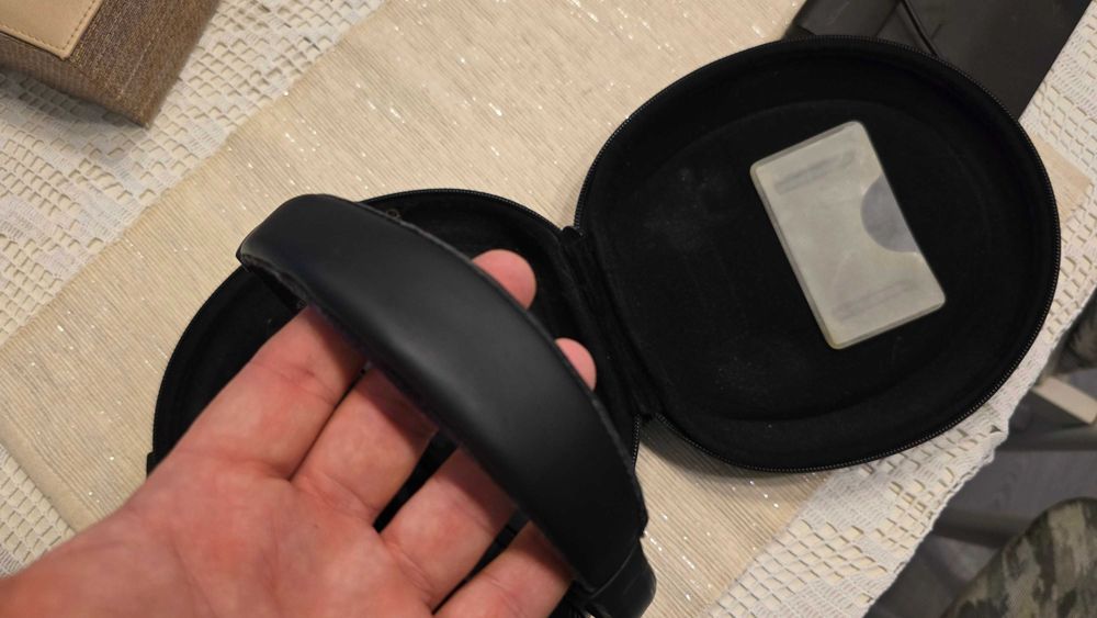 Casti Bose QC15 cu active noise cancellation