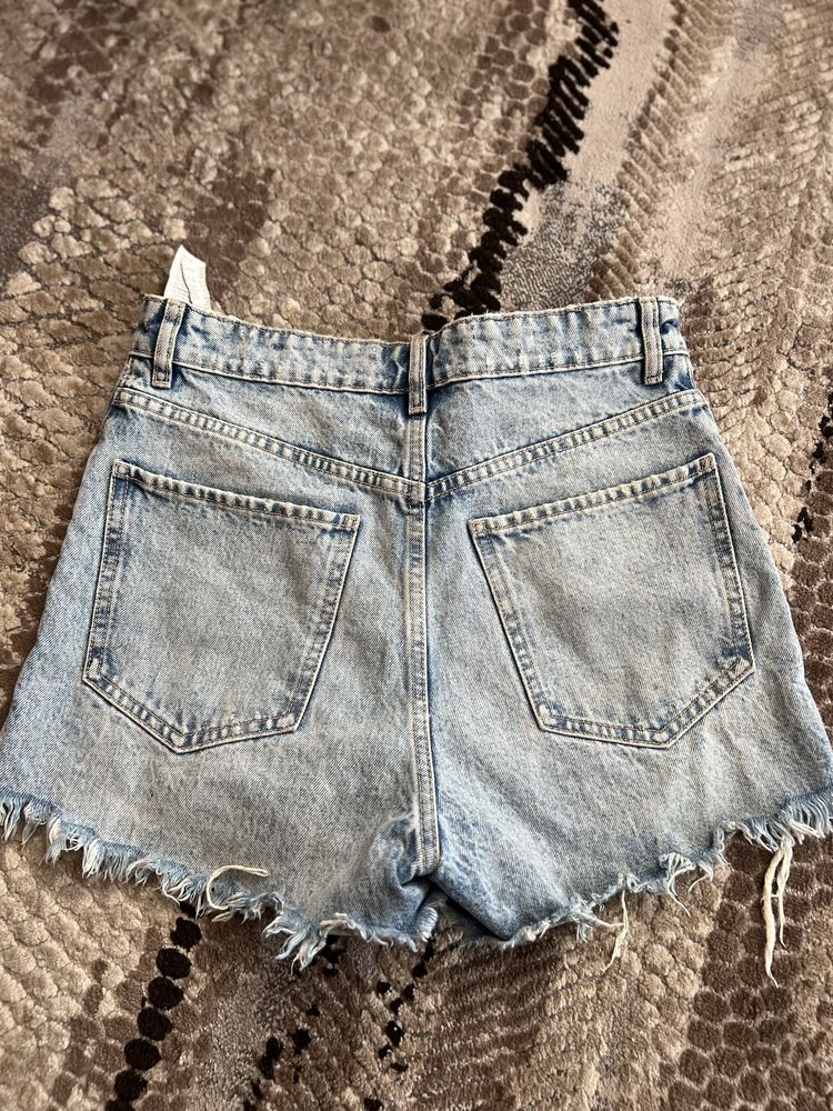 Къси дънкови панталони Zara като нови