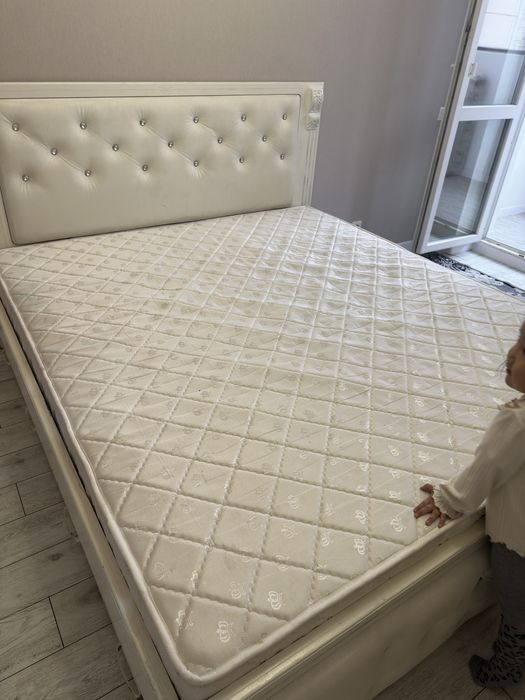 Срочно продам кровать двухспалку и комод