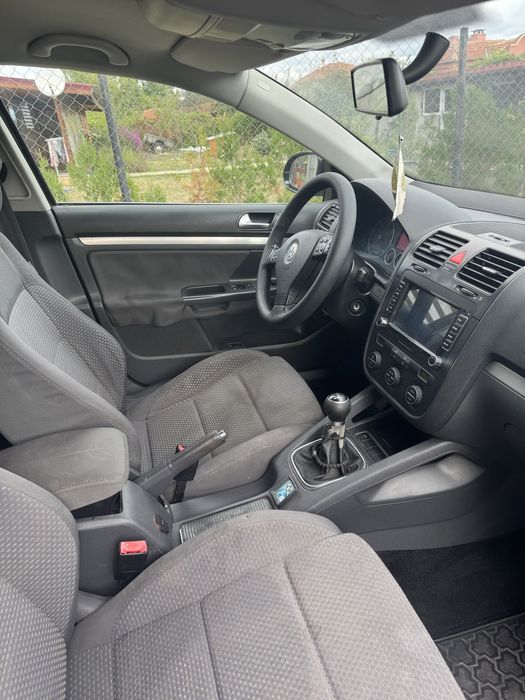 Продавам Volkswagen jetta