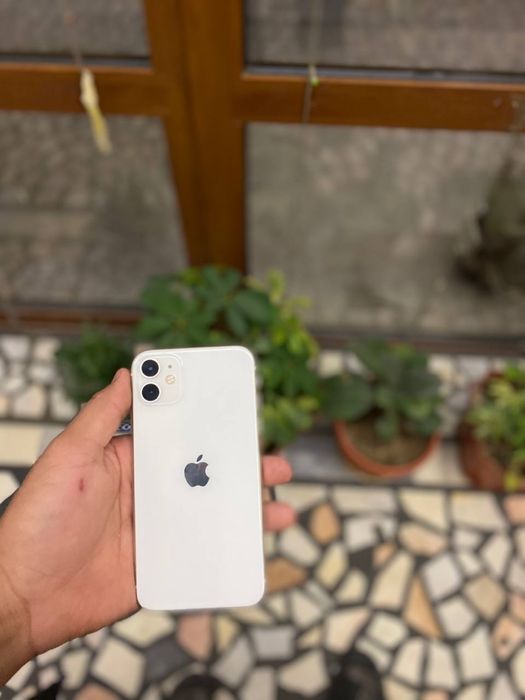 IPhoen- 11 soriladi ideal telefon xolati zor qrilgan chizilgan joyi yo