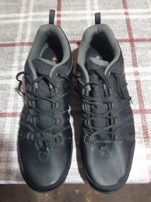 Vand adidași piele nr 45-46 in Turda