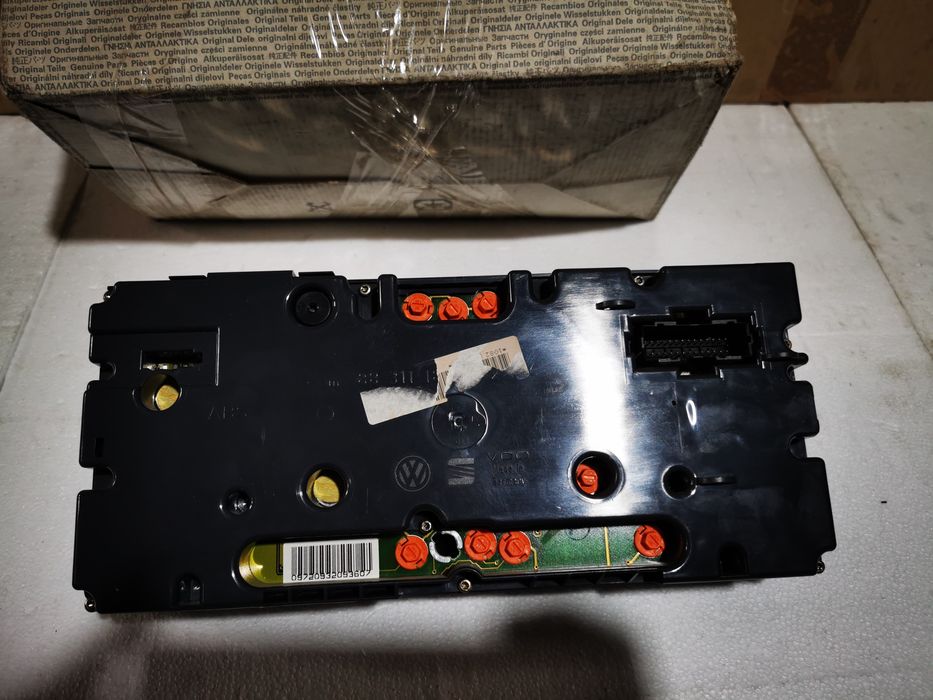 Ceasuri de bord noi originale in cutie Volkswagen Golf III / Vento