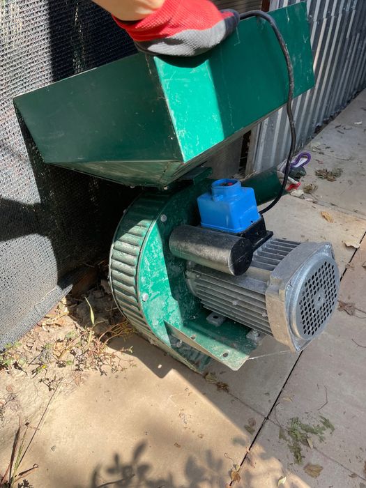 moara electrica cu ciocanele macinare 2.5 kW