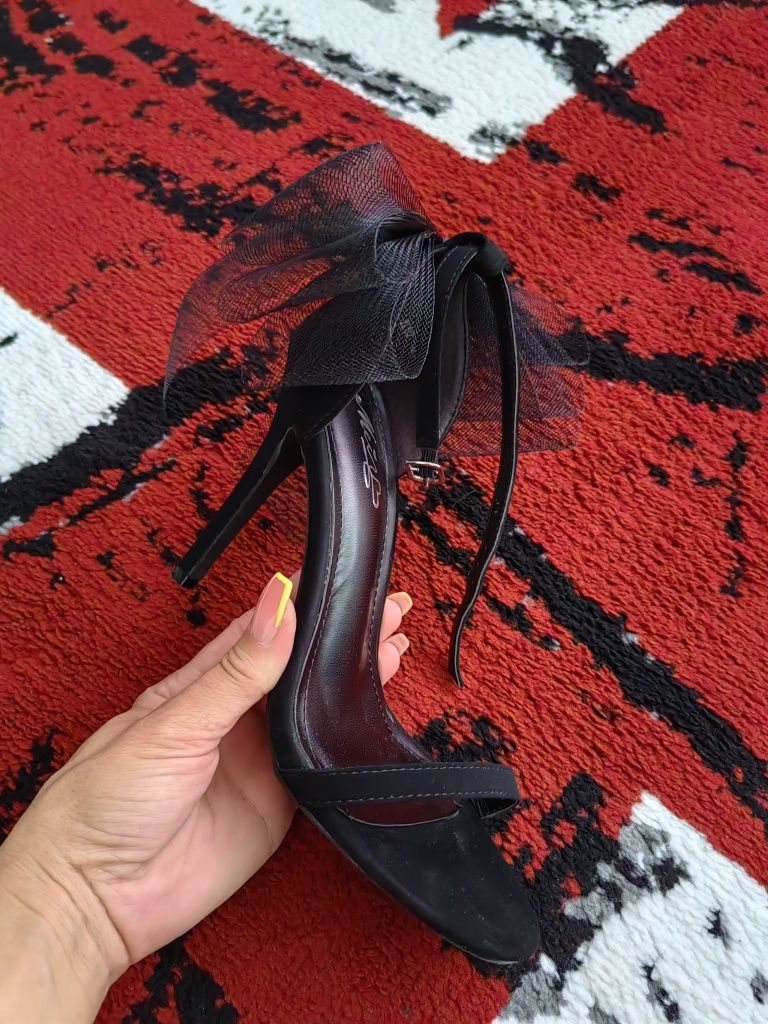 Sandale elegante impecabile!