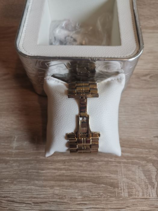 Дамски часовник оригинален GF Ferre