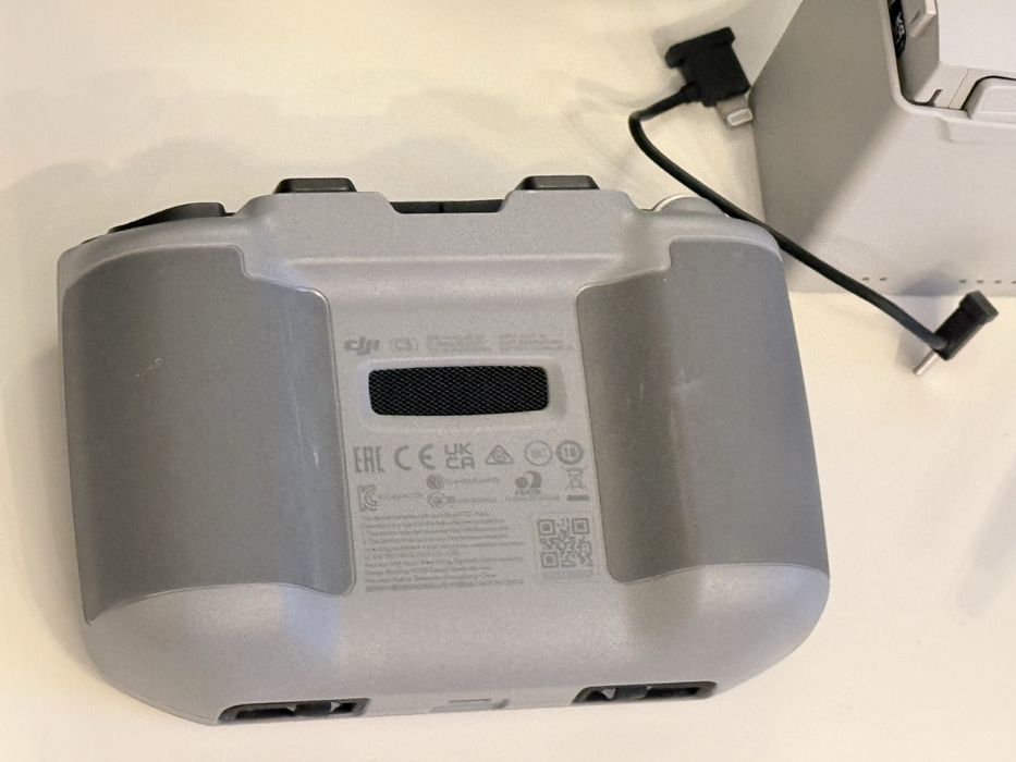 Drona DJI Mini 3 PRO cu 3 baterii, hub de incarcare, Telecomanda RC N1