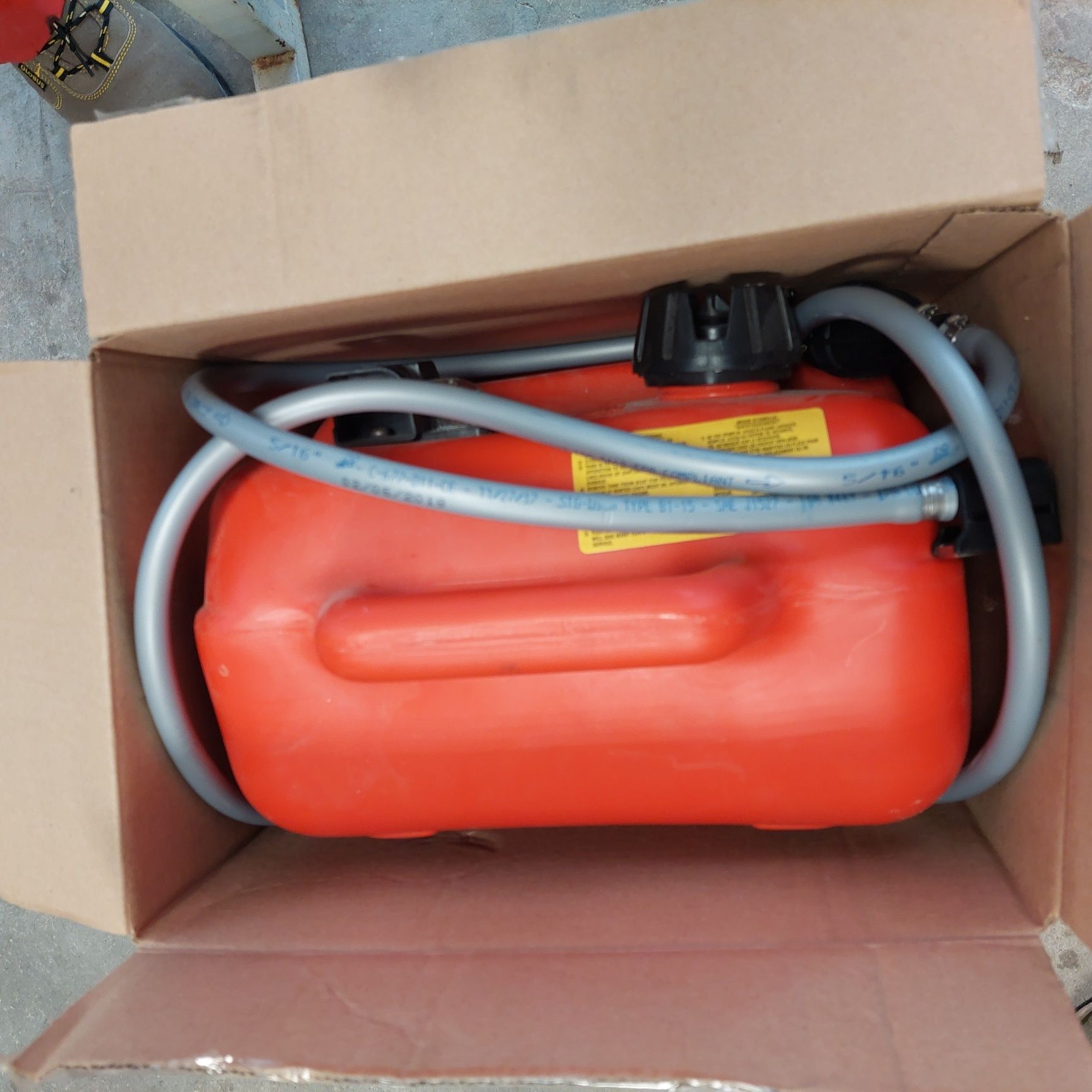 Двигател за лодка Mercury F25MH EFI къс ботуш със зарядно 12V