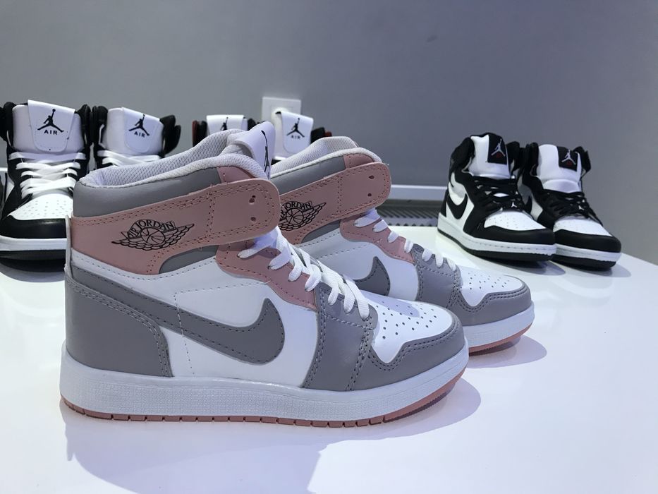 Нови маратонки Nike Air Jordan 1 (последни бройки)