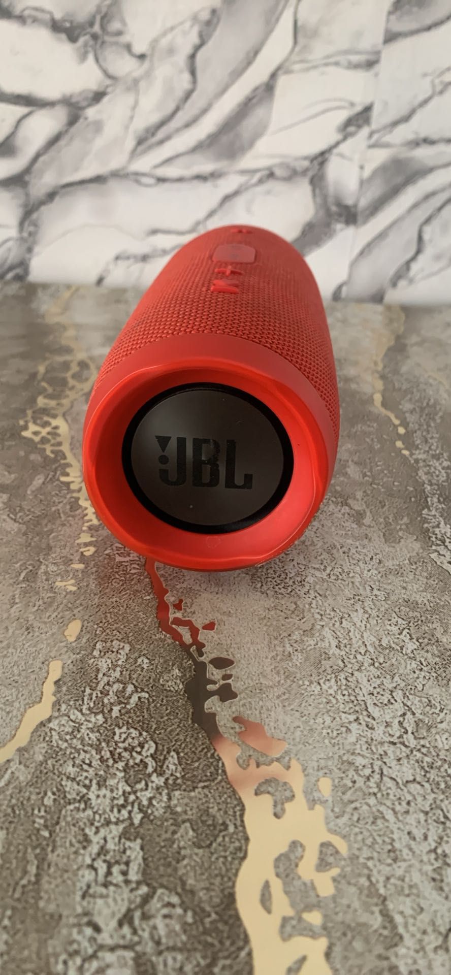 JBL оргинална уникален звук бятерята държи доста