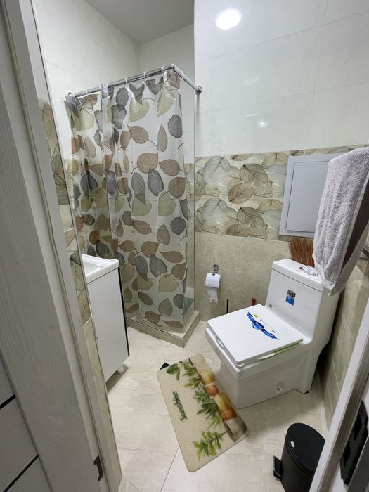 Уй сотилади евро ремонт килинган мебели хамма нарсаси билан сотилади