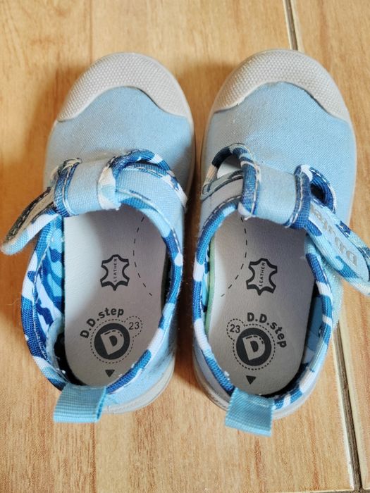 Vând teniși D.D.step
