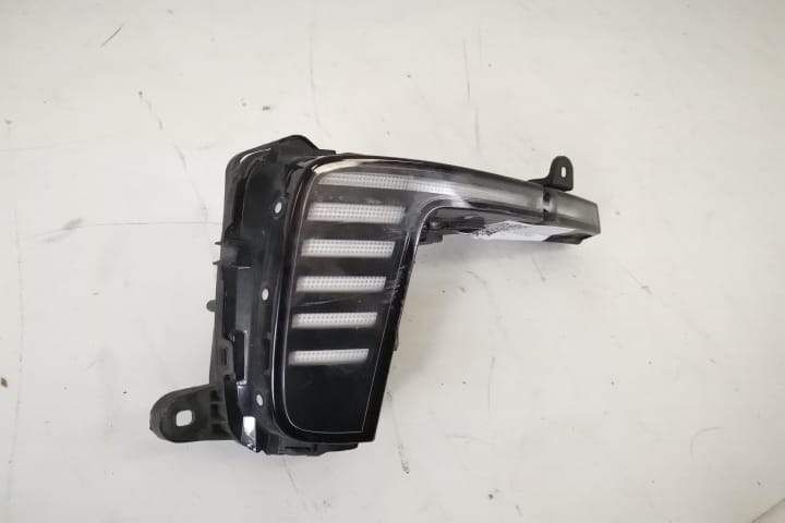 ДРЛ Дневна Светлина Дясна Страна LED Оригинален Повреден Ауди / Audi Q