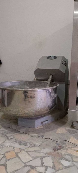 Хамир корадиган Козон ва Печка сотилади