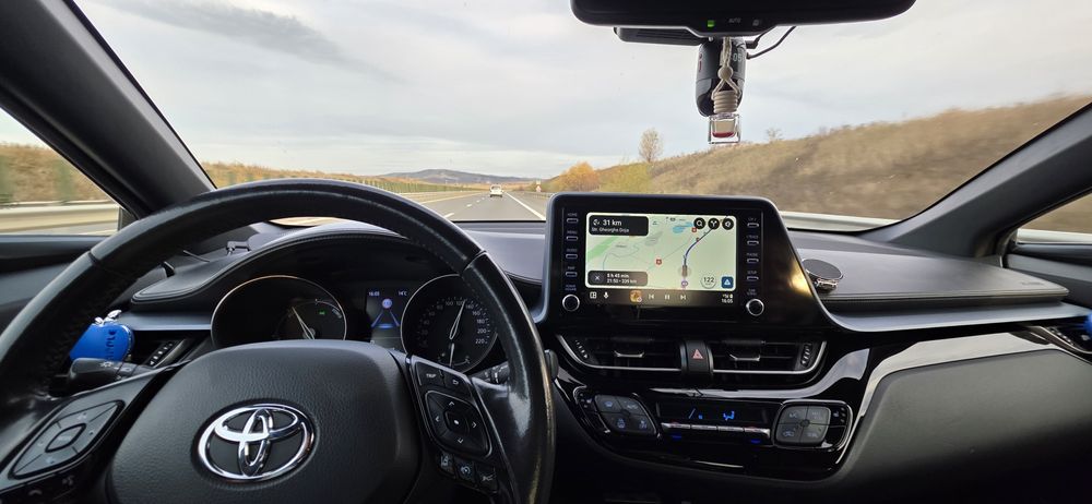 Vand Toyota C-HR km 133.000 garanție 2029