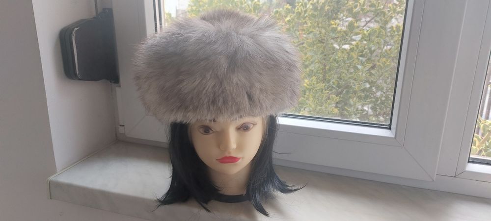 Caciula din blana naturala de vulpe argintie.