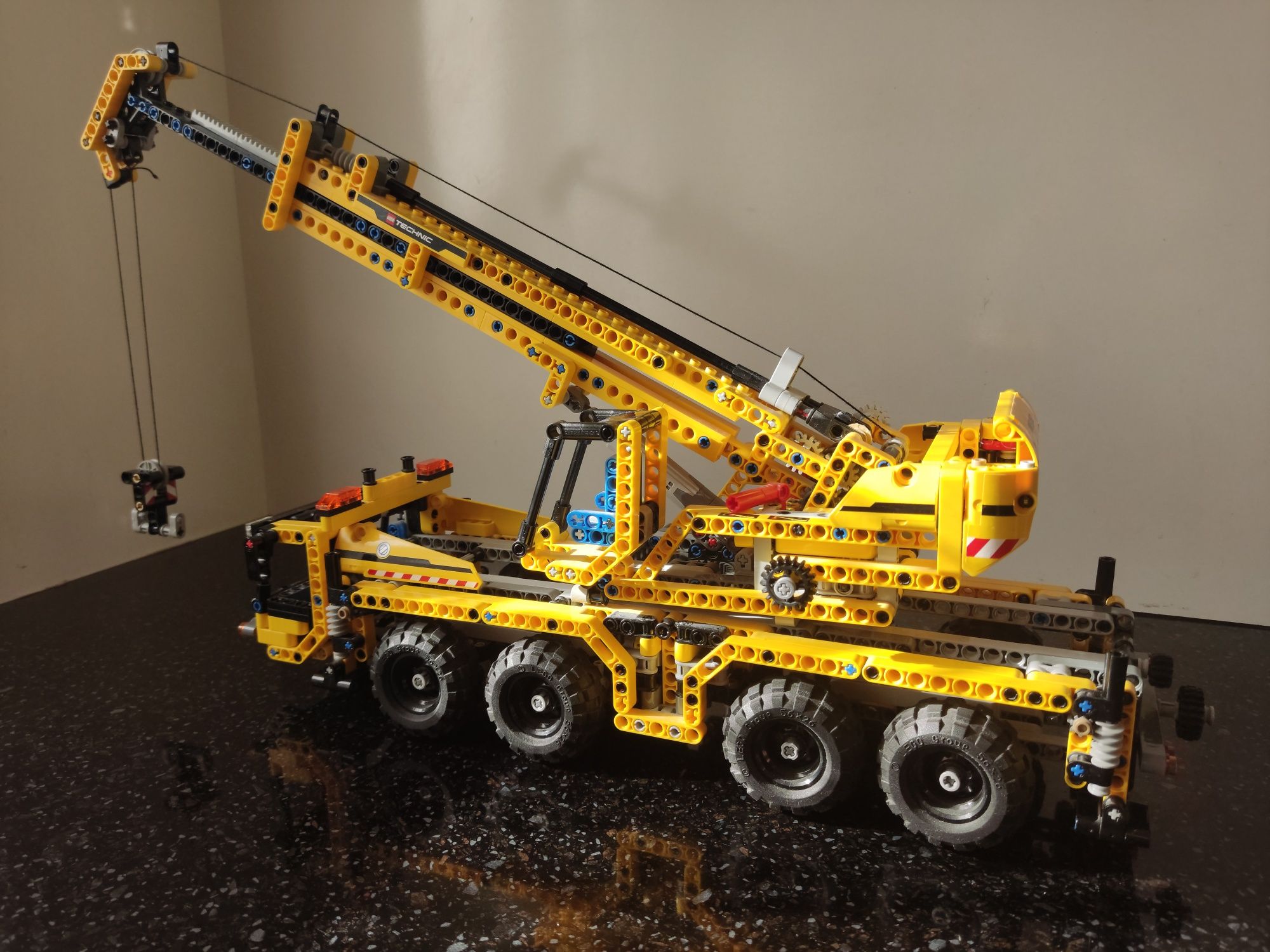 Набор LEGO Technic 8053. Передвижной кран.