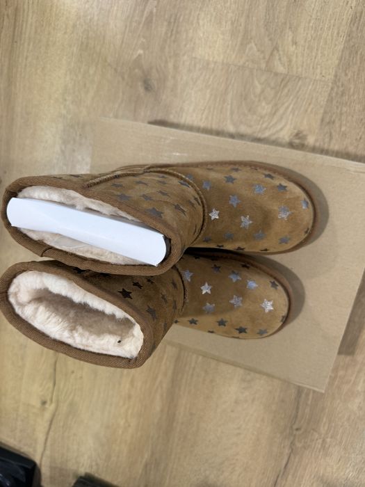 уникални ботуши UGG,номер 33,5,нови