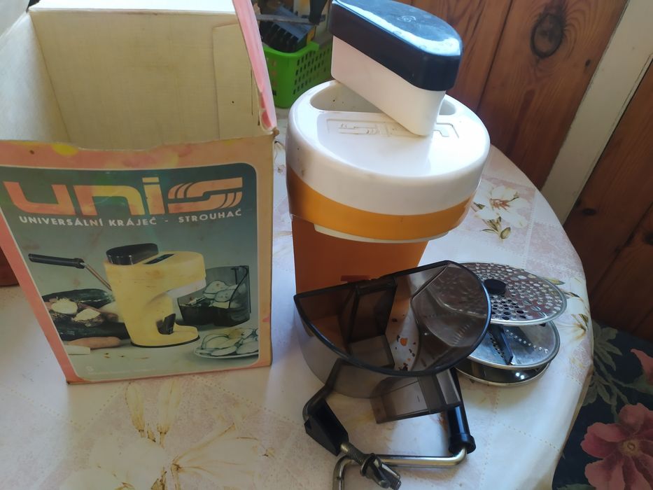 Universalni krajec stroinac