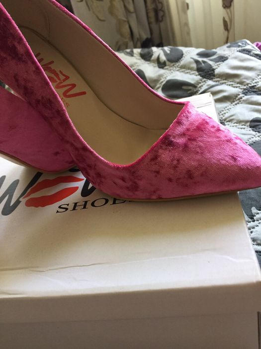 Vand pantofi catifea roz noi 38