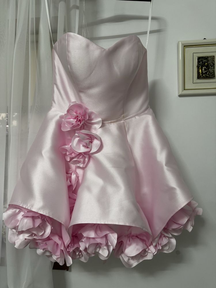 Vand rochie cu efecte 3D