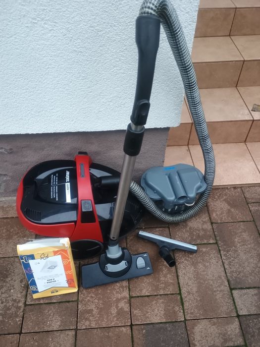 Aspirator Zelmer 1500 cu filtrare prin apa