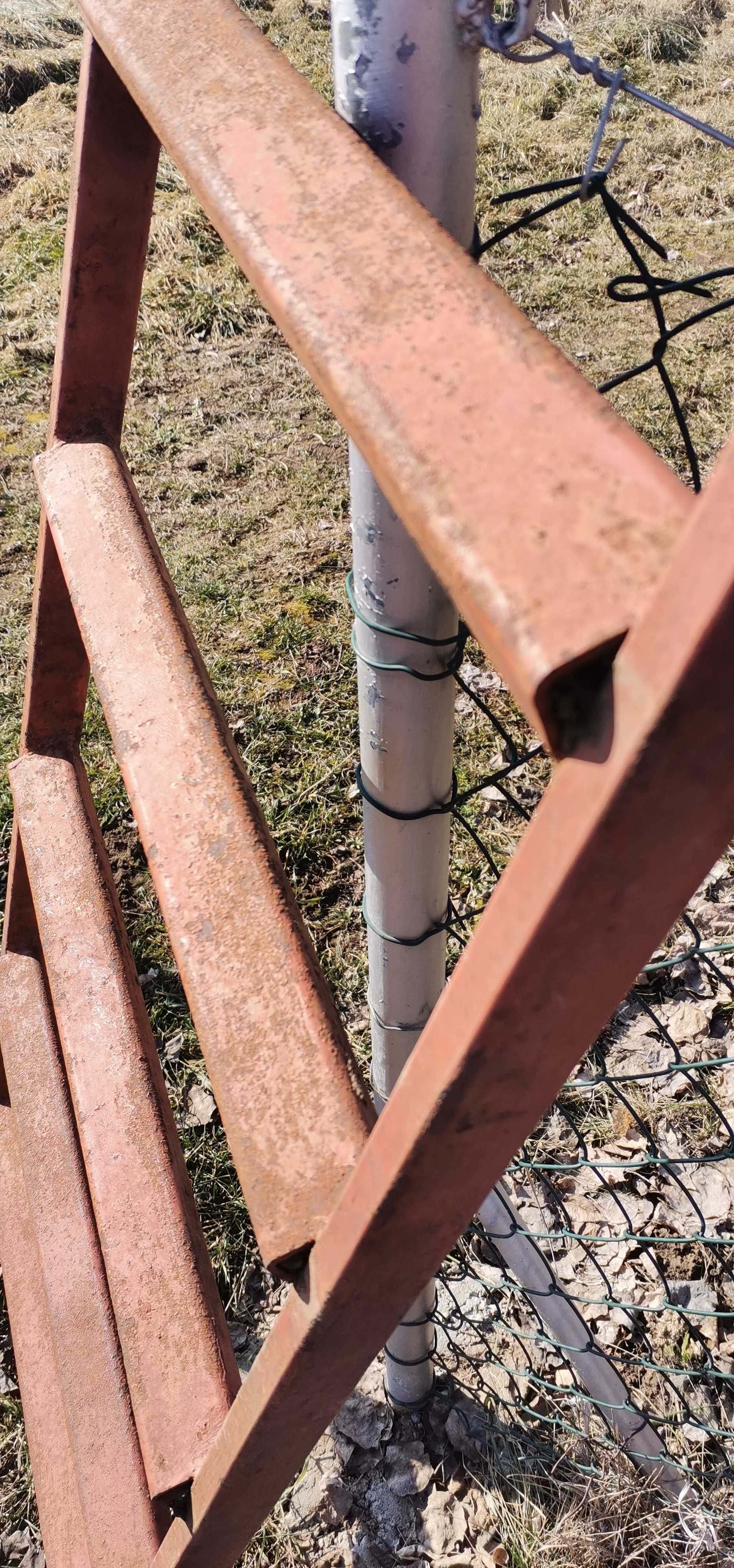 Scară metalică rigidă