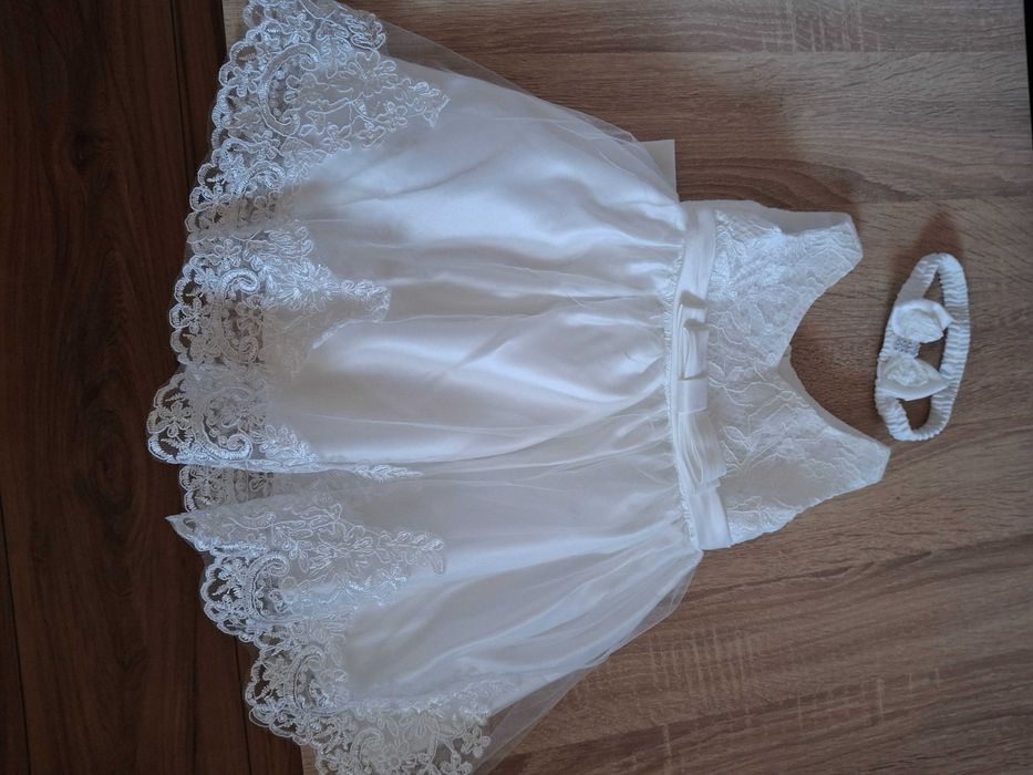 Продават се рокли