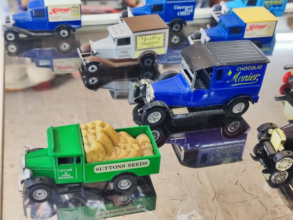 Лот колички Matchbox macau corgi